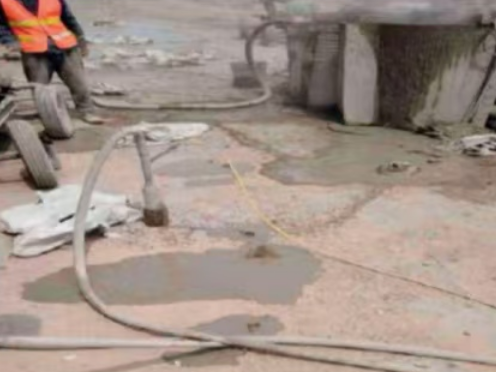 涉县水泥混凝土路面板底注浆技术 路面脱空注浆整治方案